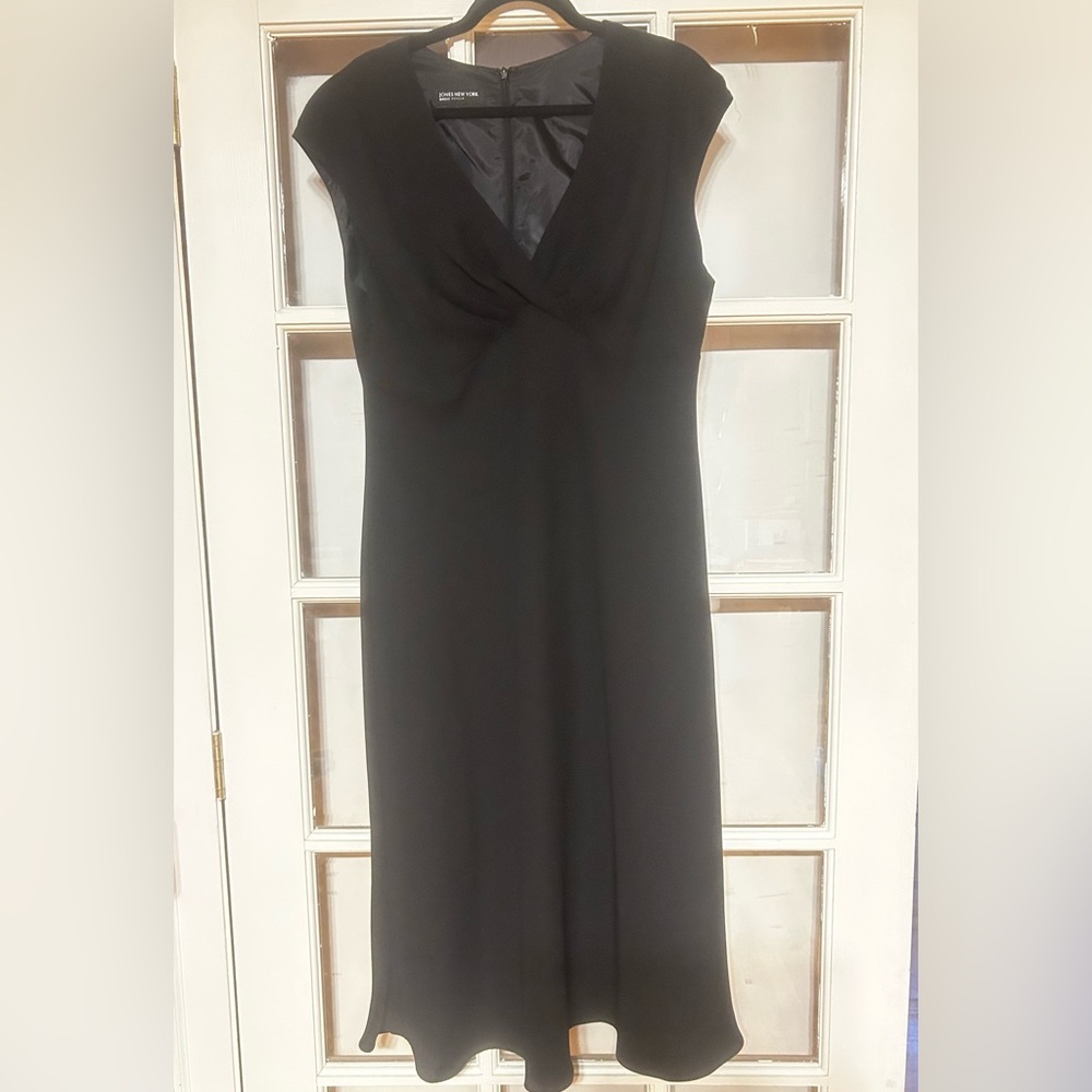 EUC Jones New York Black Cap Sleeve V Neck Empire Waist Dress Plus Size 16W